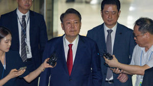 재구속 尹, 내란 사건 재판 첫 불출석…사유서 제출