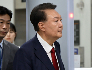 재구속 尹, 내란 10차 공판 불출석…재판부 “기일 외 증거조사”