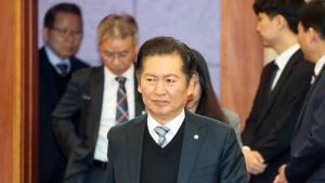 ‘당대표 후보 등록’ 정청래 “투쟁력으로 3대 개혁 전광석화처럼 완성”