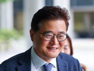 내란특검, 여름 휴정기 공판 요청…尹측 “재판 불가능” 반발