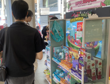 산리오 품절에 라부부 리셀까지…MZ ‘굿즈 앓이’가 매출 이끈다
