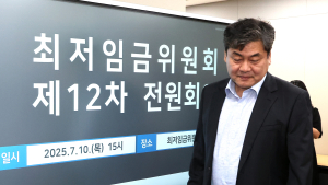 최저임금 막판 줄다리기 ‘1만430원  vs 1만230원’…민주노총 반발