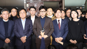 與, 내란특별법 압박 막아선 한동훈…“계엄 해제 野 구명줄 돼”