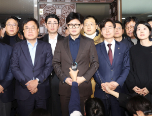 與, 내란특별법 압박 막아선 한동훈…“계엄 해제 野 구명줄 돼”