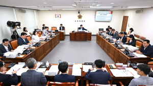 경남도의회 교육위원회, 2025년 제1회 추경예산안 심사…미래교육지구 예산 법적 근거 논란 집중 논의