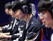 ‘무적함대’ 젠지, 명승부 끝에 T1 제압…MSI 2연패