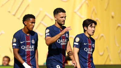 우승 못한 PSG 루이스 엔리케 감독, 손으로 첼시 페드루 목 가격…양 팀 ‘난투극’