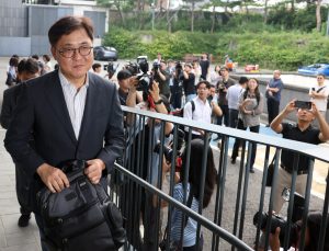 최휘영 문체부 장관 후보자, 인사청문회 사무실  첫 출근 [쿠키 포토]