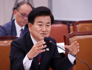 정동영 통일부장관 후보자 “남북관계 복원…사실상의 통일로 가야”