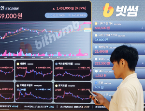 비트코인, 사상 첫 ‘12만1000달러’ 돌파…알트코인도 일제히 ‘급등’