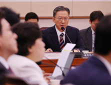 ‘친명 좌장’ 선 그은 정성호 “검찰개혁은 불가역”…겸직·중립성 공방도