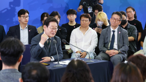 두 달 만에 TK·PK까지 잡은 李대통령, ‘실용·속도’로 지지 굳혔다