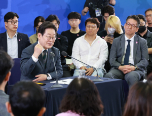 두 달 만에 TK·PK까지 잡은 李대통령, ‘실용·속도’로 지지 굳혔다