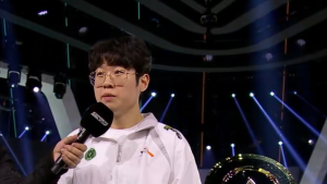 8강 진출…‘제우스’ 최우제 “우승하게 되면 매우 기쁠 것” [EWC]