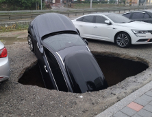 충남 당진, 전에 없던 “폭우에 대형 싱크홀” 까지