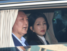 드러나는 김건희 그림자…건진법사·집사는 누구?