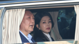 드러나는 김건희 그림자…건진법사·집사는 누구?