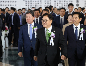 우의장 “단계적·연속적 개헌 필요…제헌절 공휴일 재지정 제안”