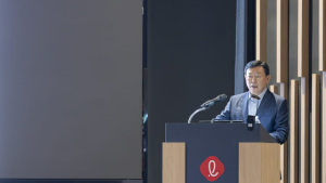 “문제 외면 말라”…채찍 든 신동빈, 롯데 사장단에 변화 주문