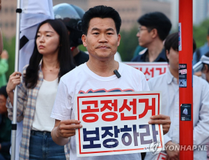 지도부도 몰랐던 전한길 입당…국힘, 당내 갈등 심화