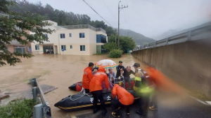 ‘집중호우’에 전국 4명 사망, 1382명 긴급대피…내일까지 최대 300㎜ 더 온다