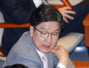 김건희 특검, 친윤 권성동도 겨눴다…통일교 로비 관여 의혹