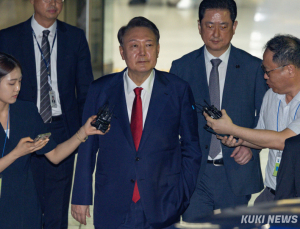 尹, 구속적부심 직접 출석…특검은 PPT 100장 준비