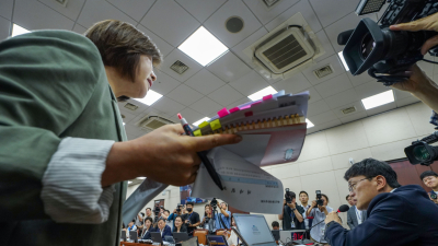 정은경 청문회‚ ‘자료 제출’ 논란에 시작도 못하고 파행 [쿠키포토]