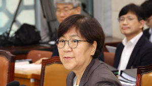 “손세정제 사업 진출 몰랐다”…정은경, 코로나 수혜주 의혹 전면 부인