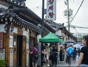 초복 앞두고 삼계탕 직접 만든다…집밥 비용은 9천원‚ 외식은 두 배