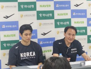 안준호 감독 “피에 굶주린 늑대처럼 리바운드 필요” [쿠키 현장]