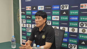고정운 감독 “플레이오프 경기력 아니야…반성 필요” [쿠키 현장]