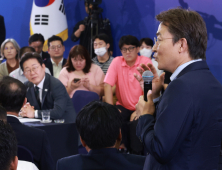 李 “대출규제 잘했다” 특급칭찬 주인공…권대영, 금융위 부위원장 임명