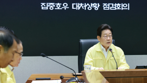 李대통령 국정 지지율 2.4%p 떨어진 62.2%…“취임 후 첫 소폭 하락”[리얼미터]