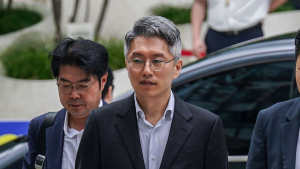‘집사게이트’ 류긍선 특검 출석…‘도이치 주가조작’ 이종호도 조사