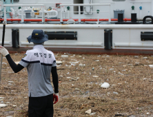 치워도 치워도 끝이 없네…쓰레기장 된 목포 바다