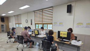 밀양시, 민생회복 소비쿠폰 지급…시민 호응 속 안정적 운영