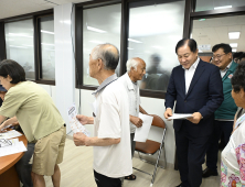심재국 평창군수, 읍사무소 찾아 민생회복 소비쿠폰 신청 독려