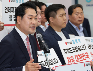 장동혁 “싸우지 않으면 뱃지 떼라”…당대표 출마 공식 선언