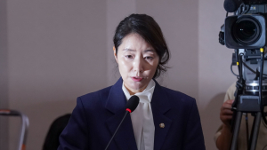 민주 “강선우 자진사퇴 결단 존중…보좌진 처우 개선 노력”