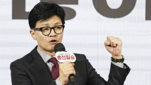 한동훈 “당대표 선거 불출마…극우화 세력과 맞설 것”