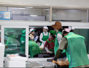 김혜경 여사, 집중호우 피해 지역 찾아 자원봉사