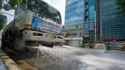 끝나지 않는 불볕더위…‘길 위도 위험’ 서울시·자치구 비상 대응