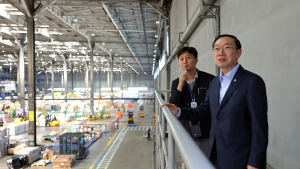 이명구 관세청장 '인천공항 항공·특송화물 현장점검' [쿠키포토]