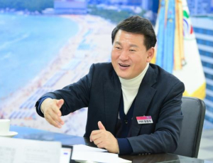 “양양‧호주 워홀 다녀온 여자 만나지 말라”…김성수 해운대구청장 비하 발언 사과