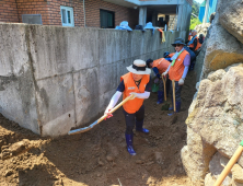 구리시 자원봉사센터·새마을회, 가평 수해복구에 동참