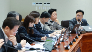 李, 금융위 보고에 “재미있다”…산재기업 대출·투자 제한 주문