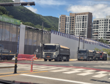 준공 앞둔 택지에 흙 쏟아붓는 LH… 사송지구 토공공사 논란