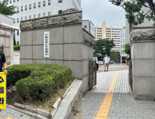 카카오노조 “경영실패 책임, 노동자에게 전가”…김 창업자 공판서 피켓시위 진행
