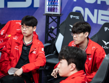 ‘페이커 재계약 축포’…T1, KT에 2-0 완승 [쿠키 현장]
